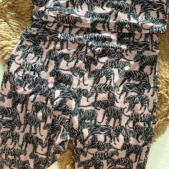 Pink Tiger Print set - Picture 3 of 6